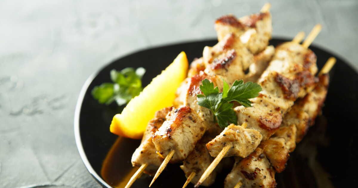 Des brochettes de poulet et dinde pour un barbecue inoubliable