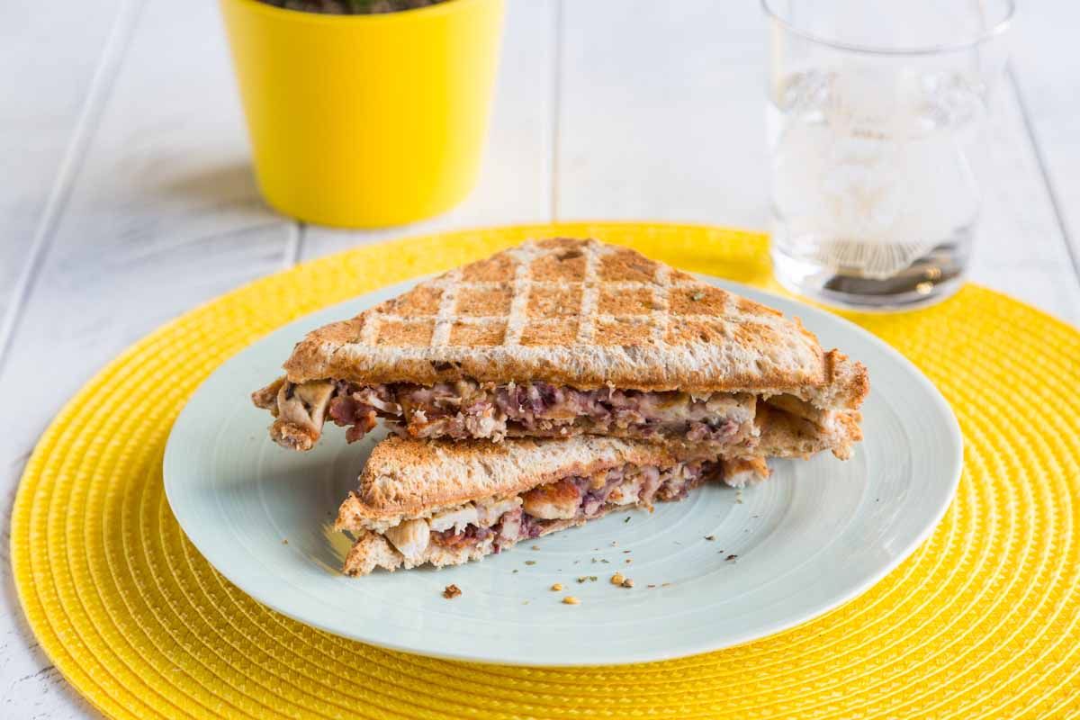 Croque au porc épicé et haricots rouges : un délice brésilien