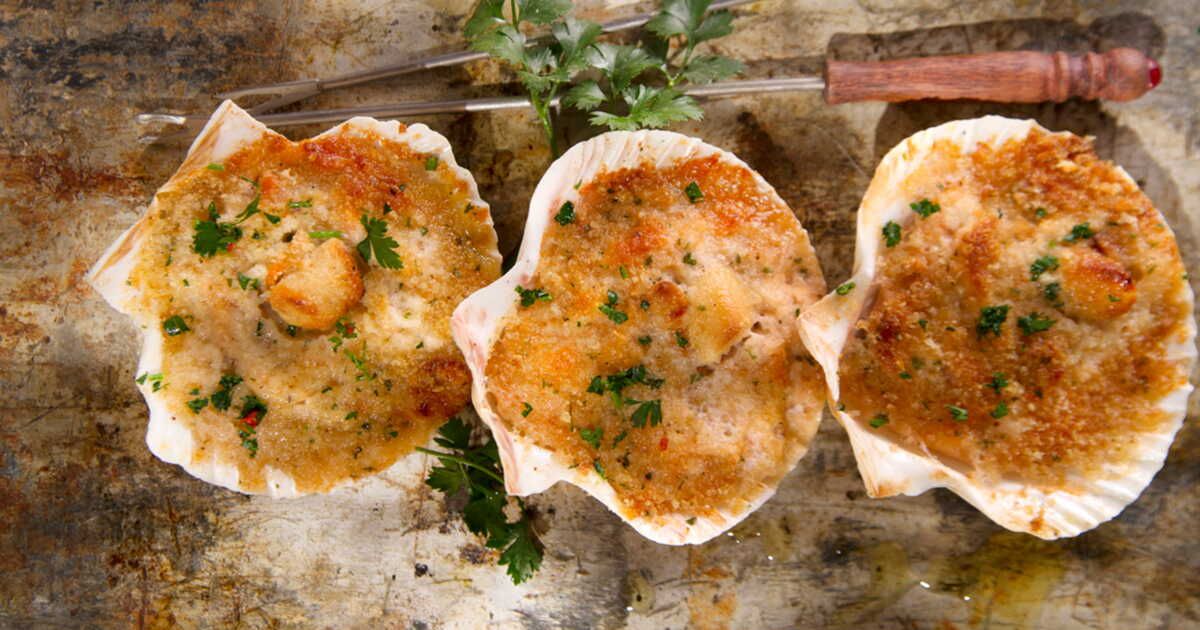 Une entrée de Noël inoubliable : découvrez les Saint-Jacques gratinées au four