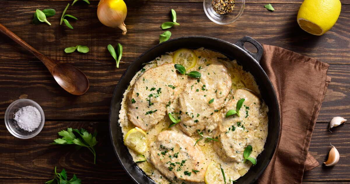préparez un poulet au citron en moins de 20 minutes avec une sauce crémeuse