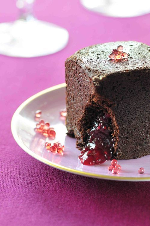 Cube de chocolat au cœur de fruitée intenseFramboise, caviar de gelée de mûres