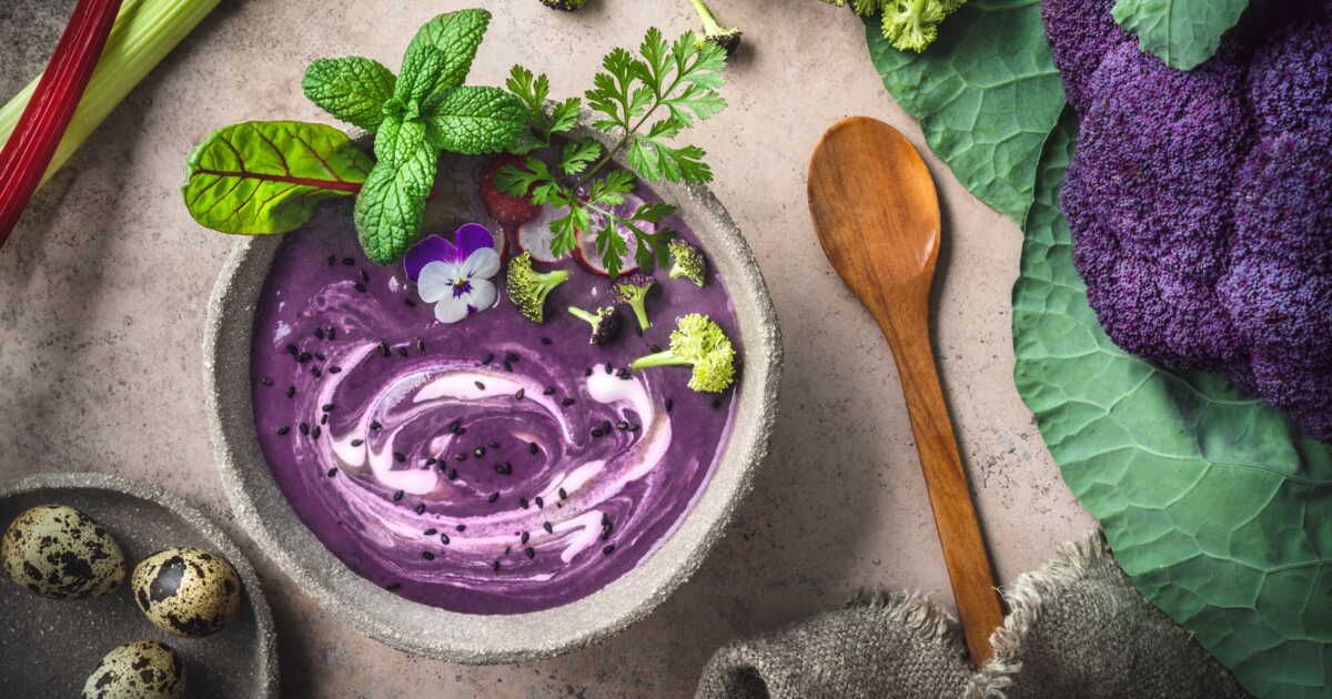 Une touche de couleur dans votre assiette : la soupe de chou-fleur violet