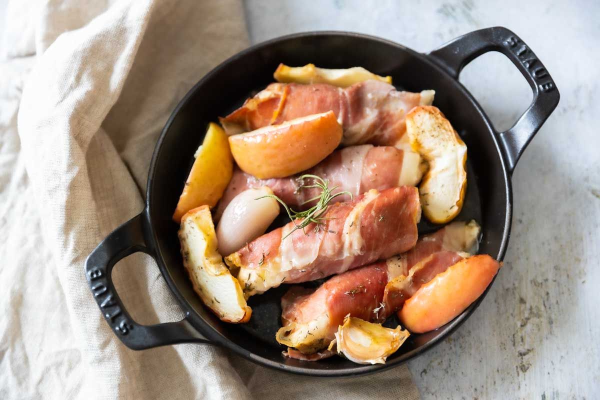 Poulet au jambon sec et aux pommes