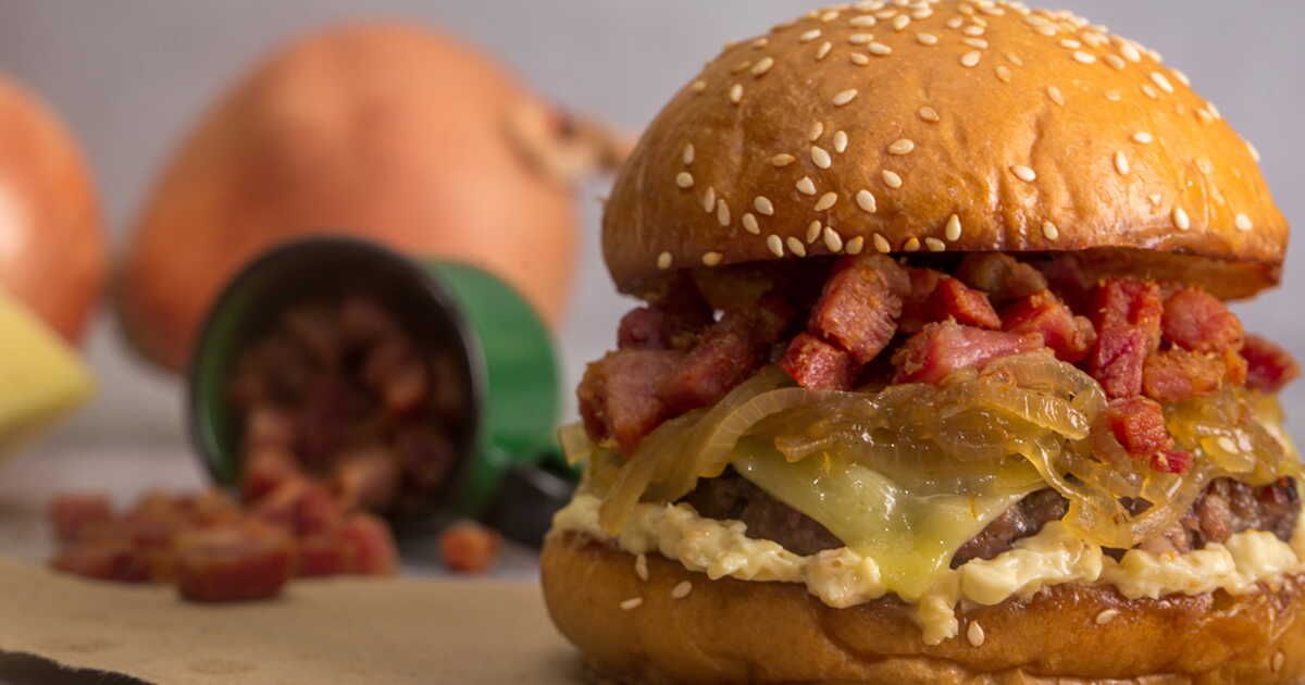 Dégustez le burger savoyard : entre montagne et gourmandise