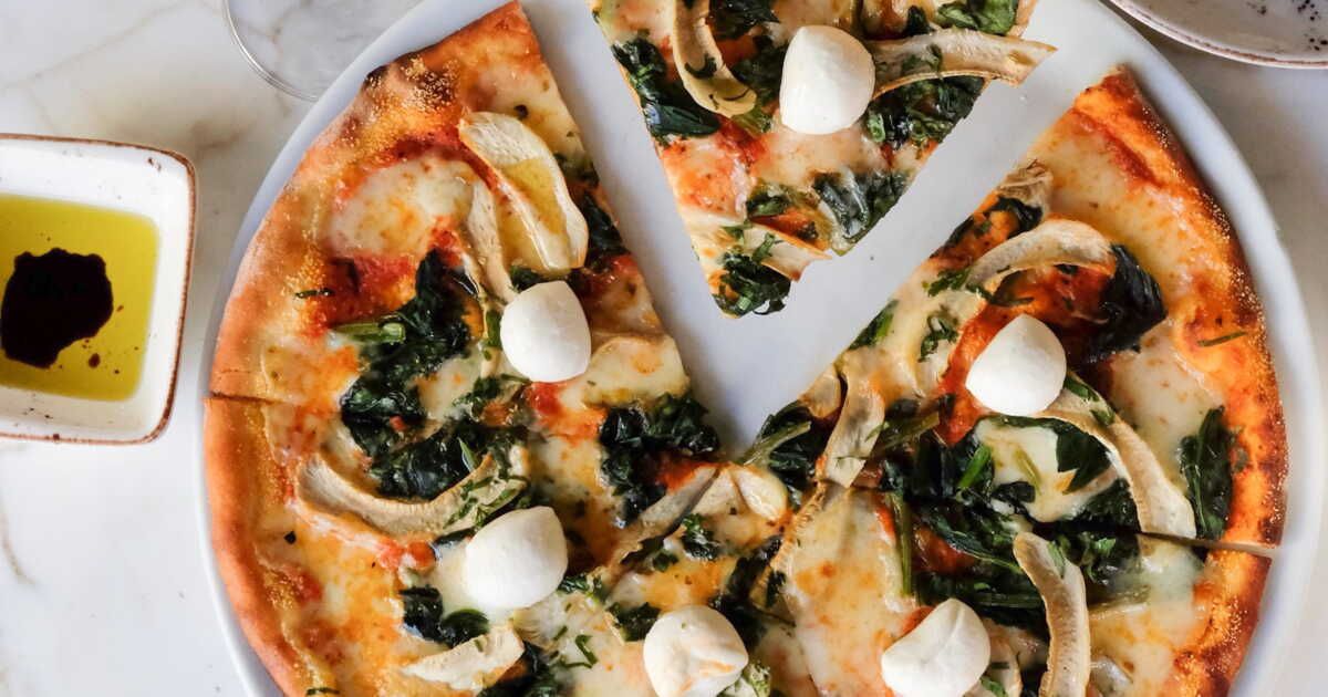Les secrets d'un pizzaïolo napolitain pour une pâte à pizza parfaite