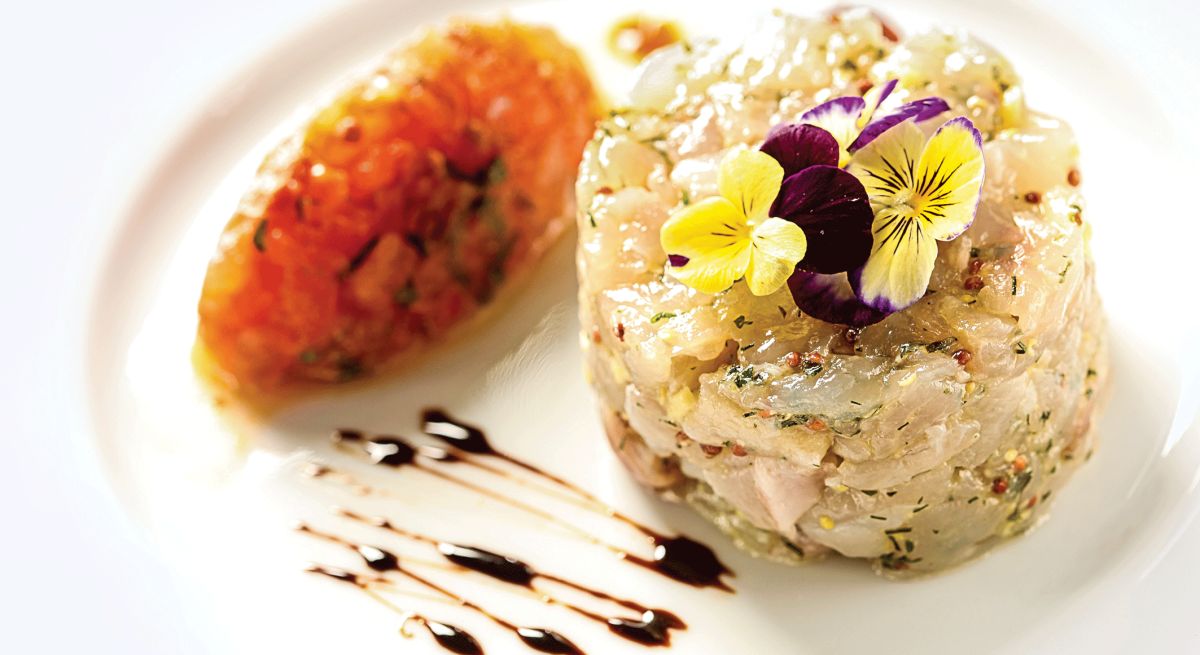 Tartare de dorade royale aux tomates et herbes fraîches