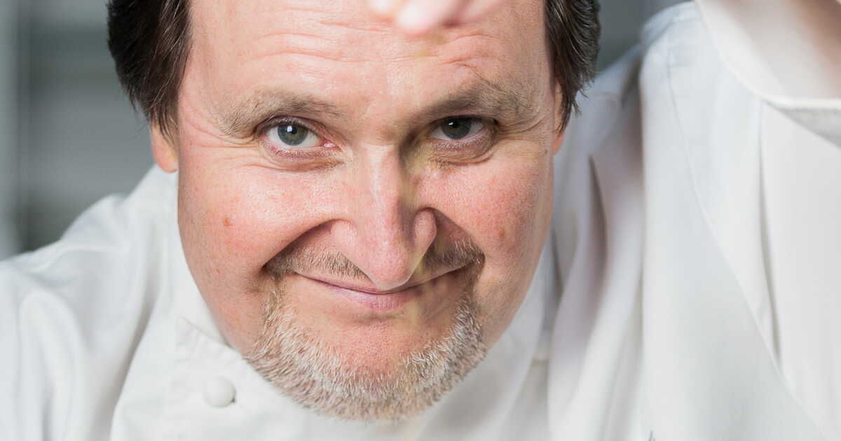 Philippe Conticini partage ses secrets pour une bûche de Noël réussie