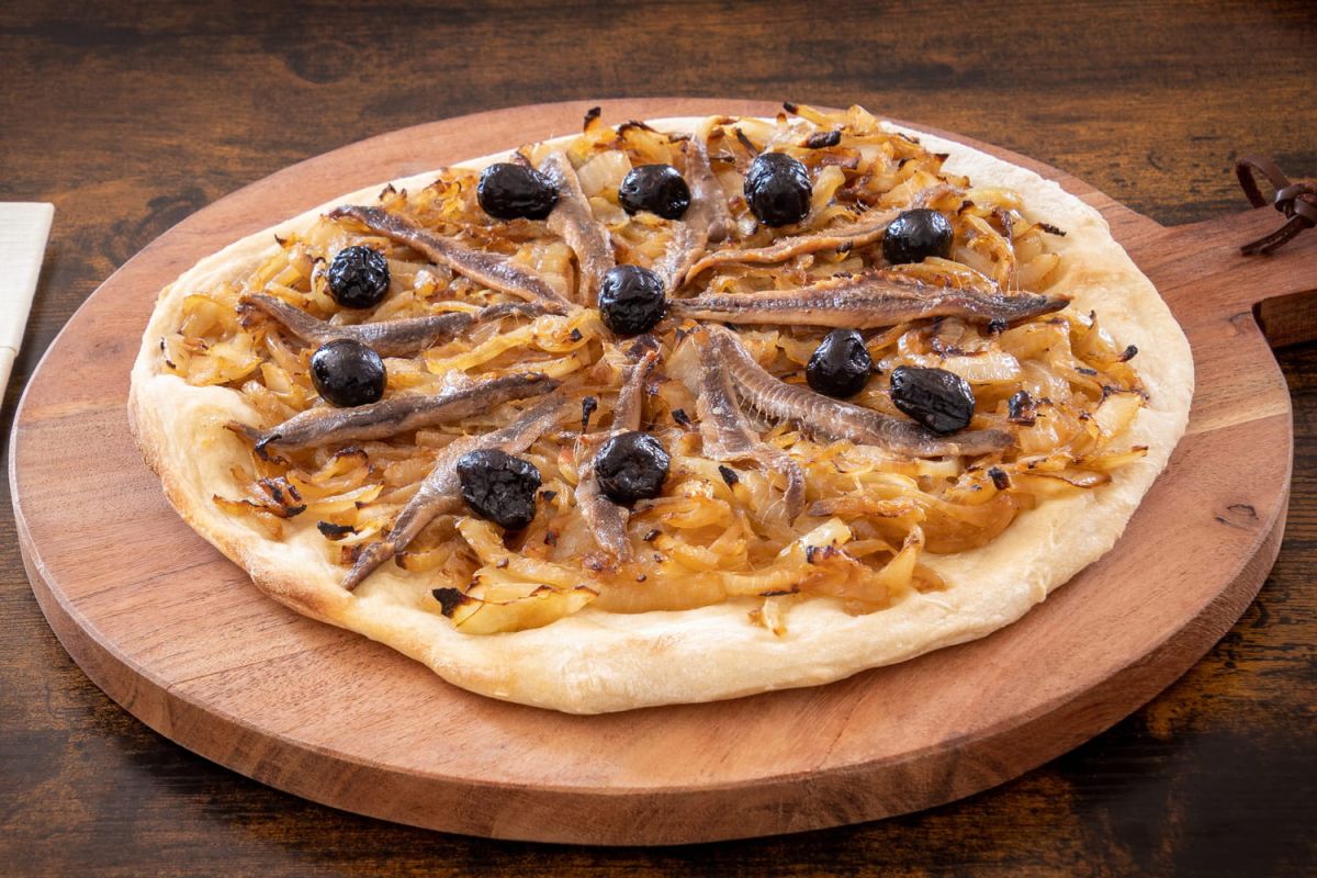Retrouvez le goût authentique de la pissaladière niçoise
