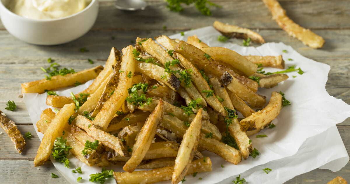 Découvrez la recette fabuleuse des frites croustillantes au parmesan