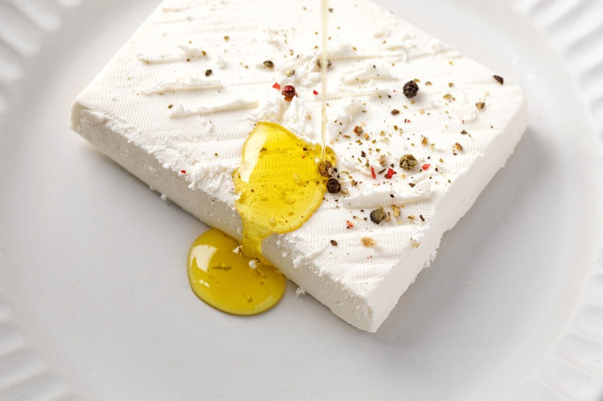 Les marques de feta à éviter pour un été réussi