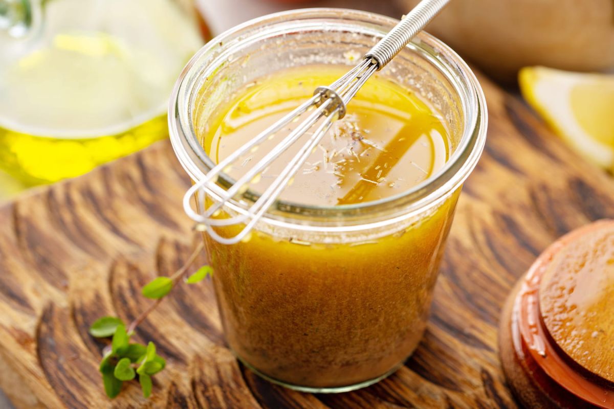 Secrets de chefs pour une vinaigrette parfaitement émulsionnée