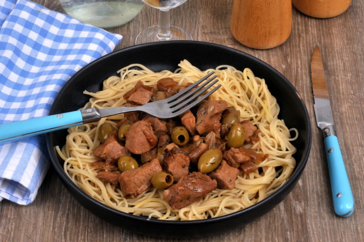 Une recette réconfortante : le sauté de veau aux olives de Cyril Lignac