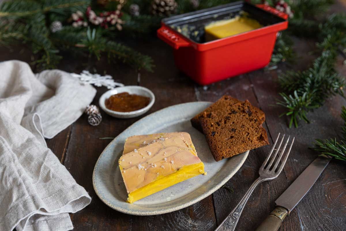 Terrine de foie gras poêlé: une recette express pour vos fêtes