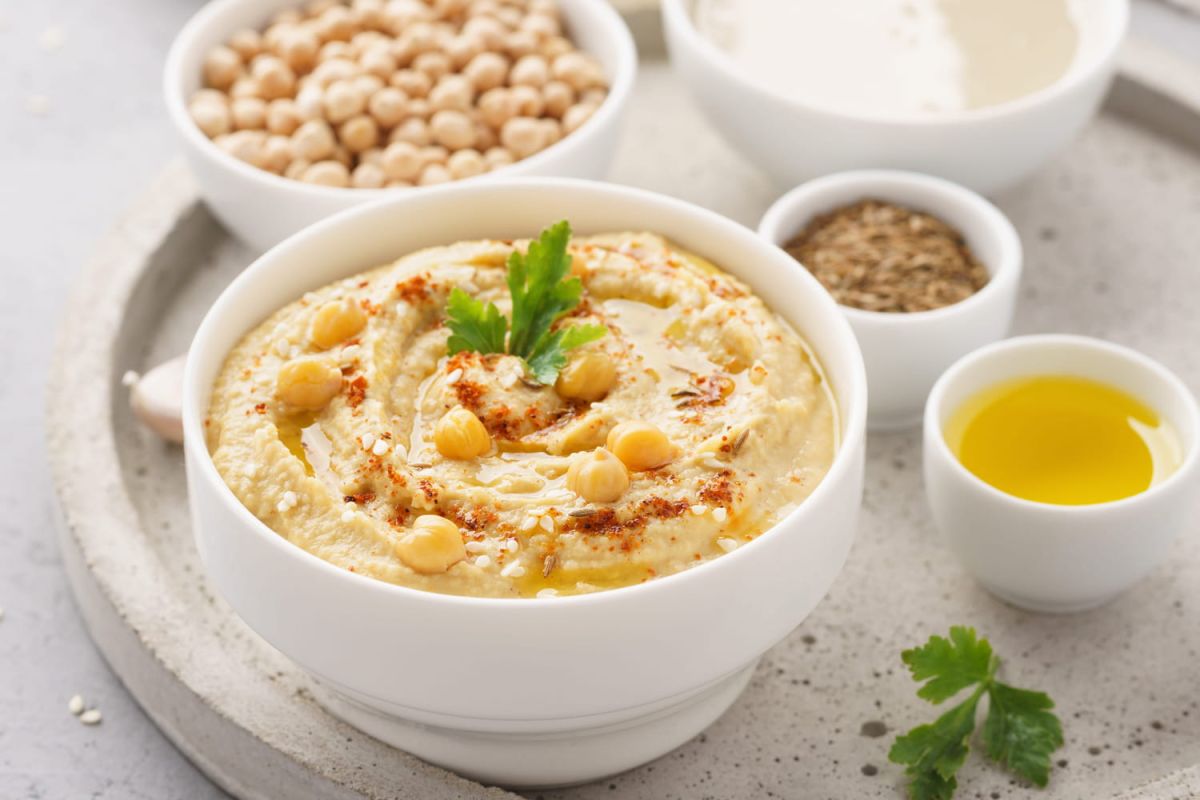 Découvrez le secret d'un houmous crémeux : la technique qui change tout